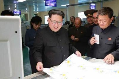 金正恩实地考察蒲公英作业本工厂 高度认可人性化实用设计理念
